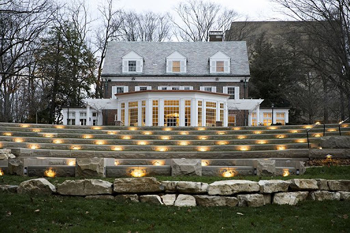 Read more about the article Impact of Natural Building Stone Vs. Precast Concrete Manufacturing on Environment